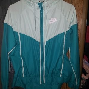 Women's Nike Wind Breaker. Sz Large